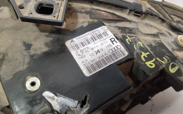 Faro derecho Audi A4 8EC
