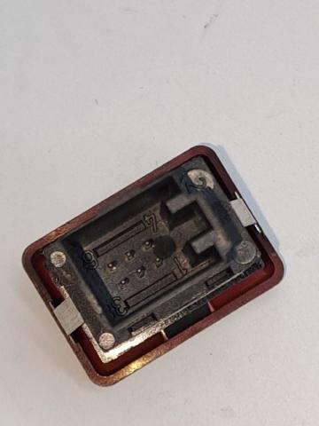 8E0941509 VAG Boton de luz de emergencía comprar Madrid