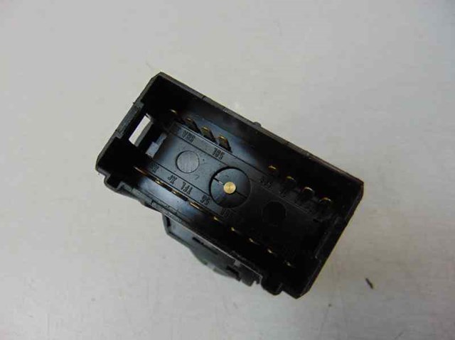 8E0941531 Interruptor de luces en el tablero comprar Almería