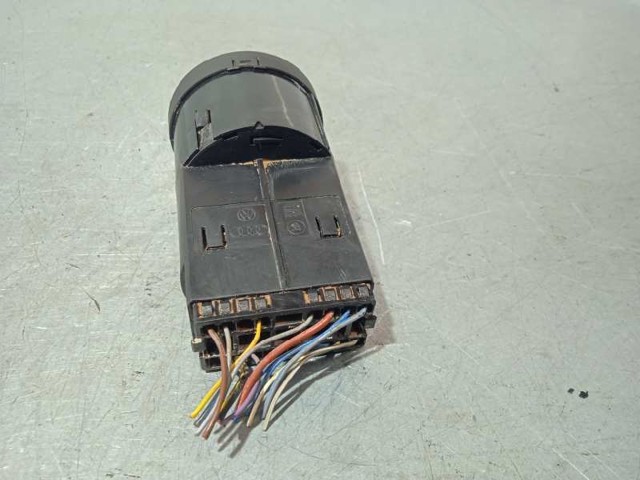 8E0941531D VAG Interruptor de luces en el tablero  en stock Córdoba