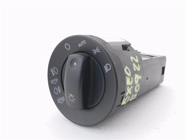 8E0941531D Interruptor de luces en el tablero  disponible Utrera