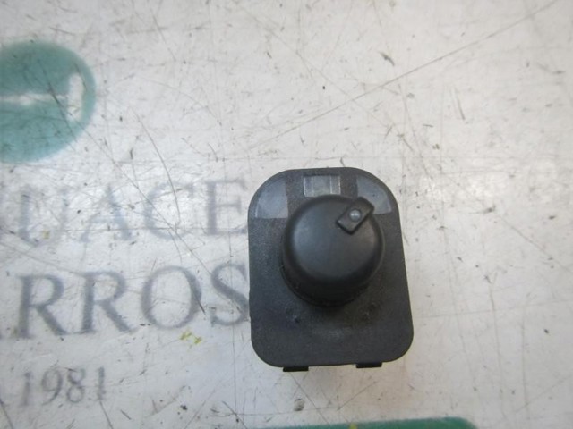 8E0959565A4PK Módulo de espejos retrovisores en la puerta  comprar en Reus