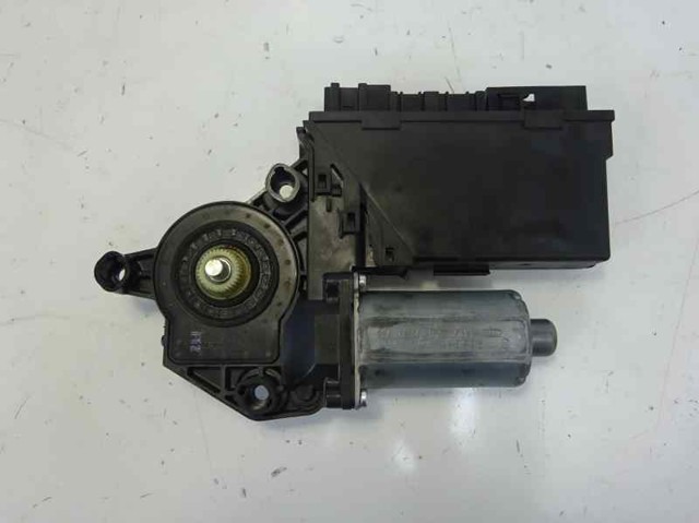 8E0959802A Motor del elevalunas de la puerta trasera derecha  disponible Málaga