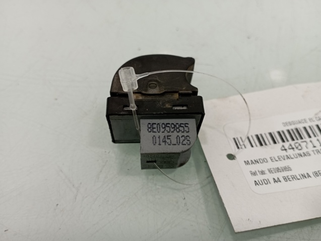 8E0959855 Botón de elevalunas delantero derecho  en stock Granada