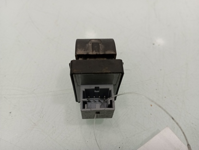 8E0959855 Botón de elevalunas delantero derecho  en stock Castellón