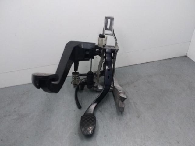 Pedal de embrague 8E1721316 VAG