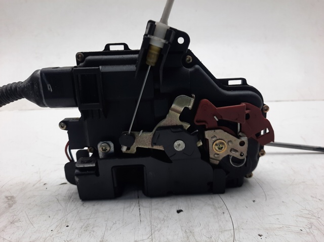 8E1837016C VAG Cerradura de puerta delantera derecha  en stock Huelva
