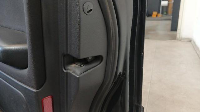 8E1837016C Cerradura de puerta delantera derecha  disponible Utrera