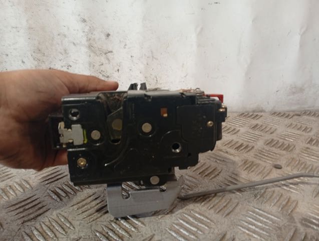 Cerradura de puerta delantera derecha 8E1837016C VAG