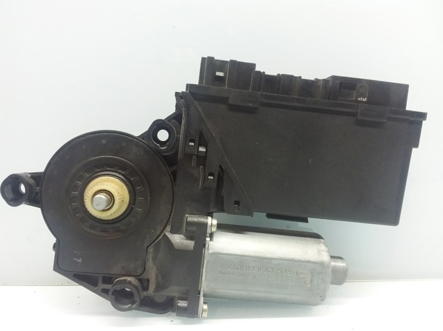 VAG 8E1959802B Motor del elevalunas de la puerta delantera derecha  disponible España