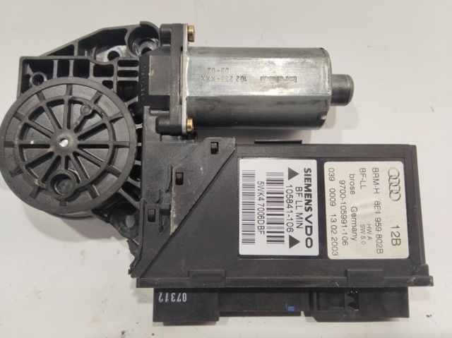 VAG 8E1959802B Motor del elevalunas de la puerta delantera derecha comprar Barcelona