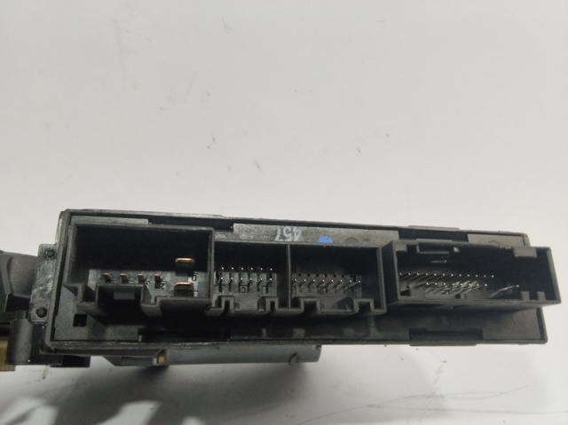 VAG 8E1959802B Motor del elevalunas de la puerta delantera derecha  en stock Terrassa