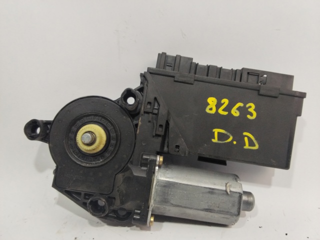 8E1959802B Motor del elevalunas de la puerta delantera derecha  comprar en Pontevedra