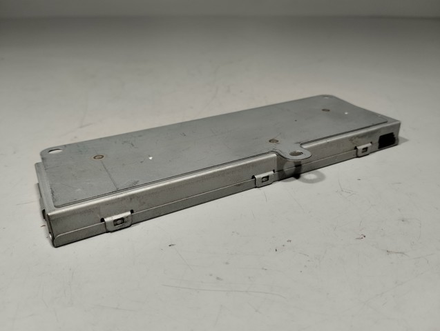 8E9035225P VAG Amplificador de señal de antena  disponible Ourense