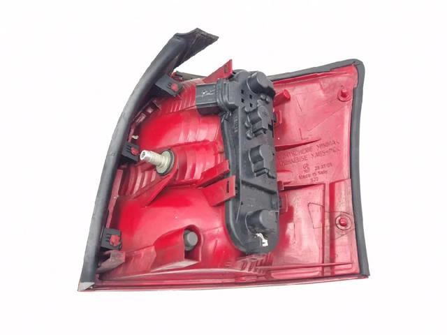 8E9945095 Piloto trasero izquierdo  en stock Sabadell