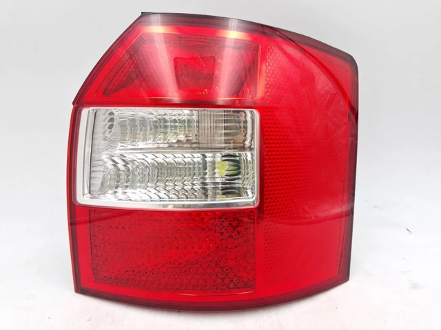 8E9945096A Piloto trasero derecho  en stock Sabadell