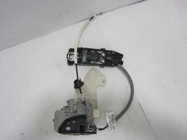 8J1837015A Cerradura de puerta delantera izquierda  disponible Utrera