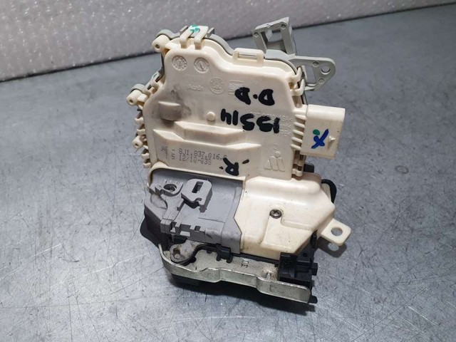 VAG 8J1837016 Cerradura de puerta delantera derecha  en stock Terrassa
