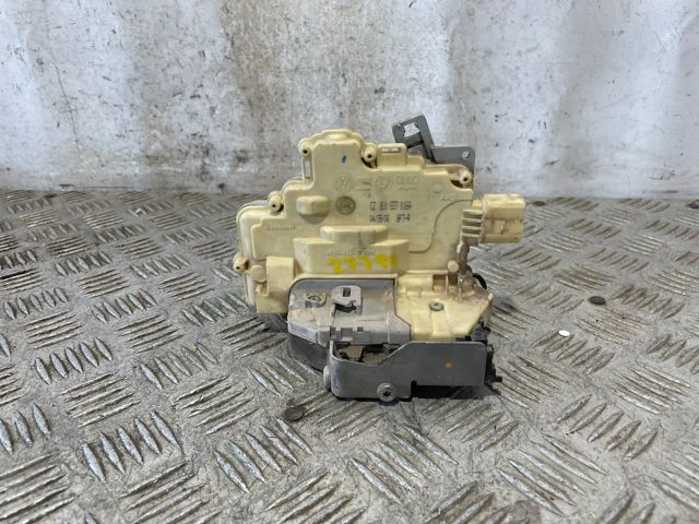 8J1837016A VAG Cerradura de puerta delantera derecha  en stock Gandía