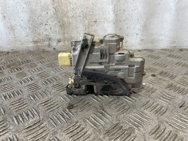 8J1837016A VAG Cerradura de puerta delantera derecha  disponible Alicante