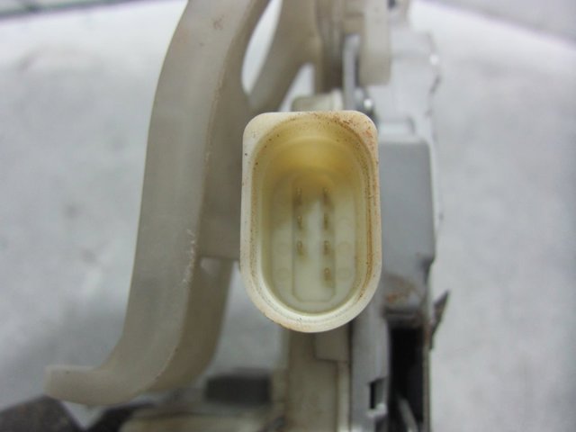 8J1837016A PORSCHE Cerradura de puerta delantera derecha  en stock Córdoba