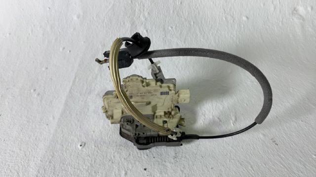 8J1837016A Porsche