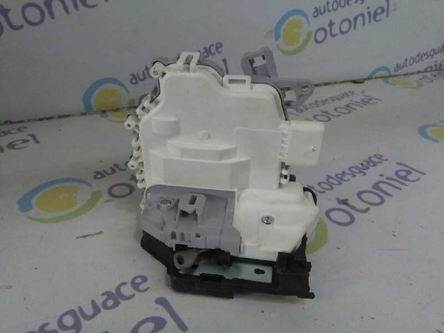 VAG 8J1837016C Cerradura de puerta delantera derecha  en stock Terrassa