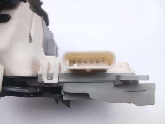 8J1837016D Cerradura de puerta delantera derecha  en stock Sabadell