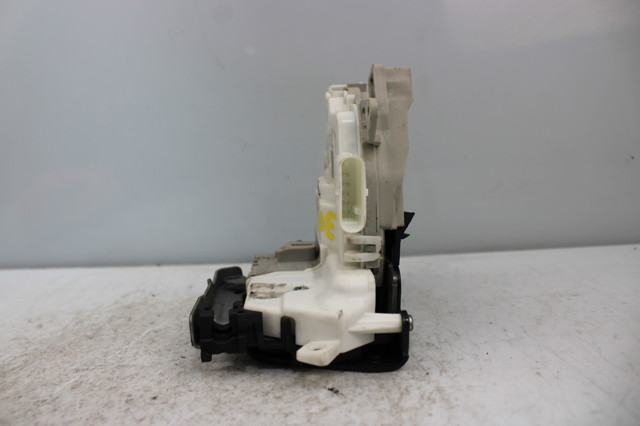 VAG 8J1837016F Cerradura de puerta delantera derecha  en stock Salamanca