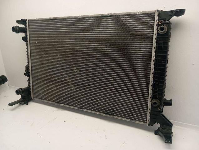 VAG 8K0121251K Radiador de refrigeración del motor  disponible España
