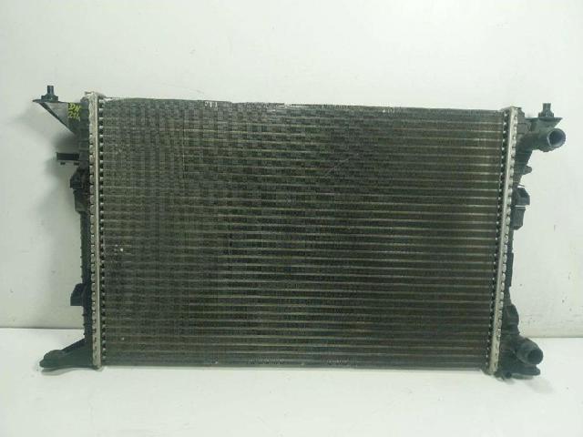 VAG 8K0121251R Radiador de refrigeración del motor  disponible España