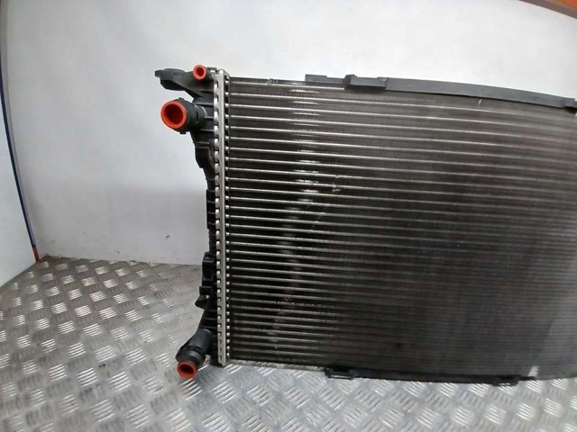 VAG 8K0121251R Radiador de refrigeración del motor  comprar en Ponferrada