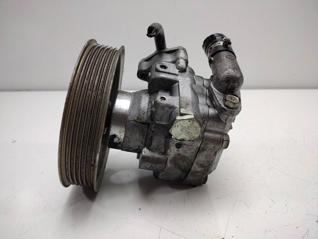 VAG 8K0145153F Bomba de dirección asistida  comprar en Ponferrada