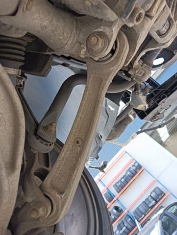 VAG 8K0407151F Brazo inferior izquierdo de la suspensión delantera  disponible España