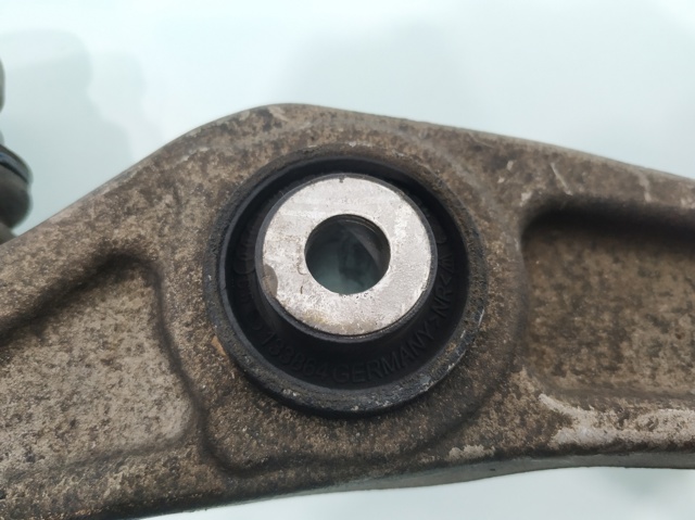 VAG 8K0407156B Brazo inferior derecho de la suspensión delantera comprar Pamplona