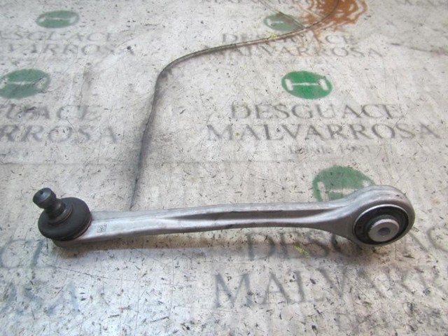 VAG 8K0407510A Brazo superior derecho de la suspensión delantera  en stock Terrassa