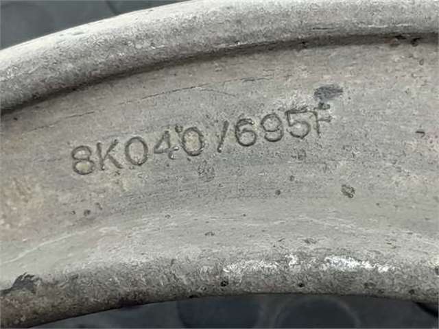 8K0407695F Brazo inferior izquierdo de la suspensión delantera  en stock Granada