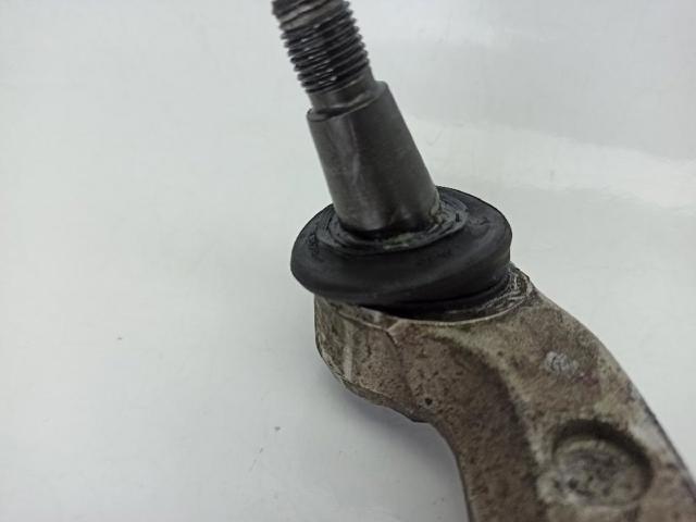 8K0407695F Brazo inferior izquierdo de la suspensión delantera  disponible Málaga