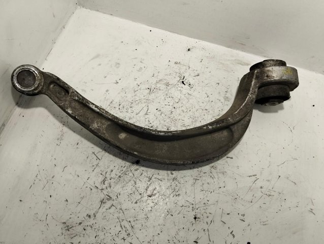 8K0407696F VAG Brazo inferior derecho de la suspensión delantera  disponible Vigo
