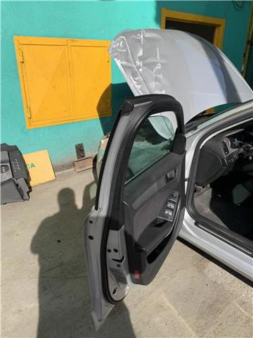 8K0831051J VAG Puerta delantera izquierda  comprar en Oviedo