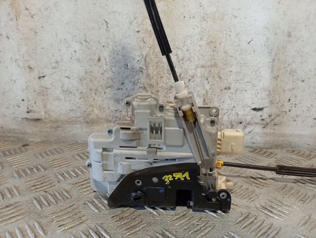 VAG 8K0839015 Cerradura de puerta trasera izquierda  en stock Salamanca