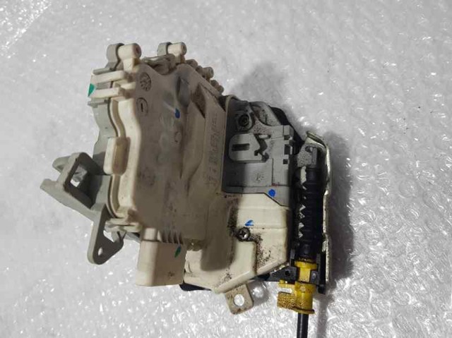 8K0839015C Cerradura de puerta trasera izquierda  en stock Castellón