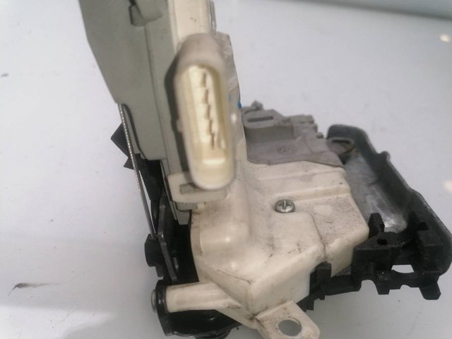 8K0839015F Cerradura de puerta trasera izquierda  comprar en Pontevedra