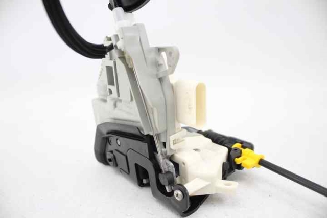 VAG 8K0839015G Cerradura de puerta trasera izquierda  en stock Valencia