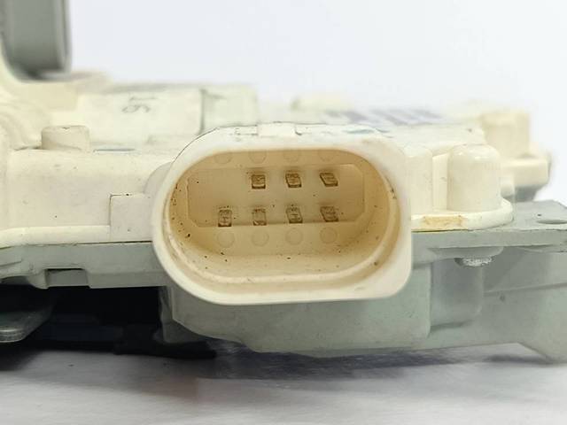 8K0839016 Cerradura de la puerta trasera derecha  disponible Málaga