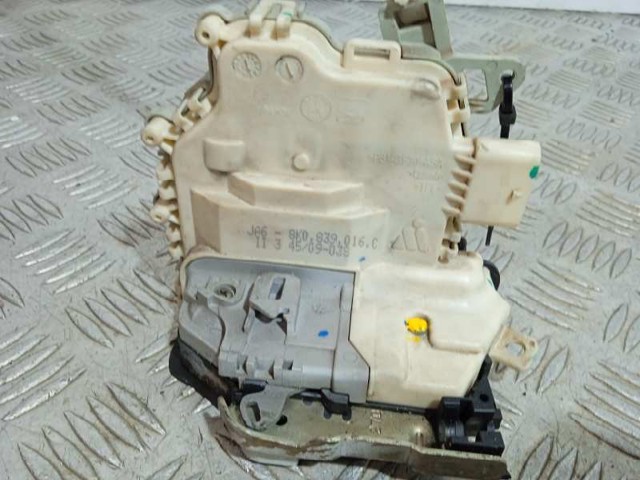 8K0839016C Cerradura de la puerta trasera derecha comprar Girona