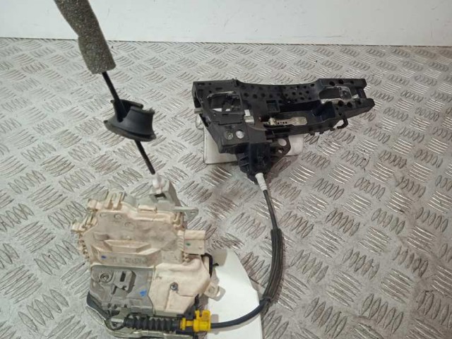 8K0839016C Cerradura de la puerta trasera derecha  en stock Castellón