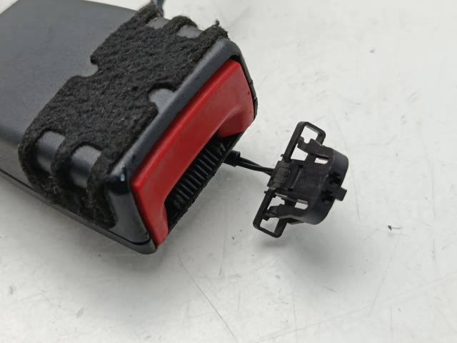 8K0857755F VAG Palanca de bloqueo del cinturón de seguridad delantero  en stock Gandía