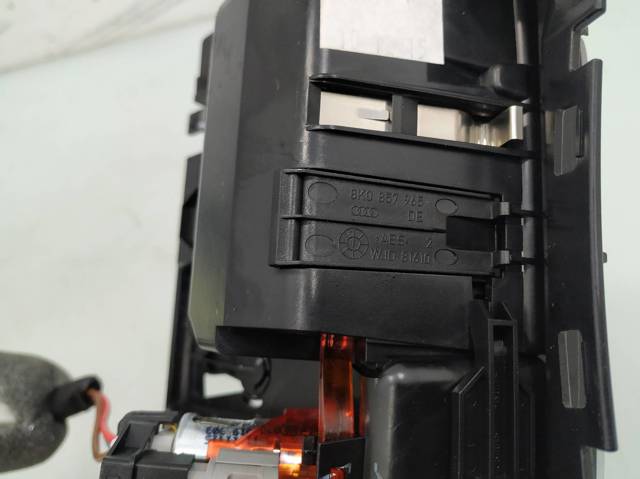 8K0857951C VAG Cenicero de la consola central  disponible Alicante