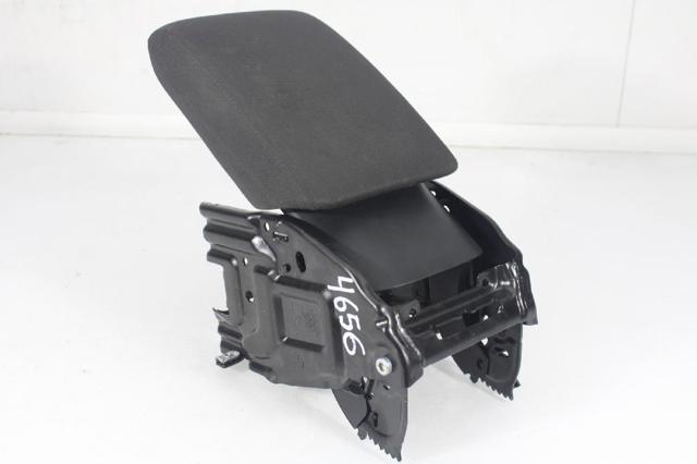 8K0864283 VAG Soporte de reposabrazos  en stock Huelva